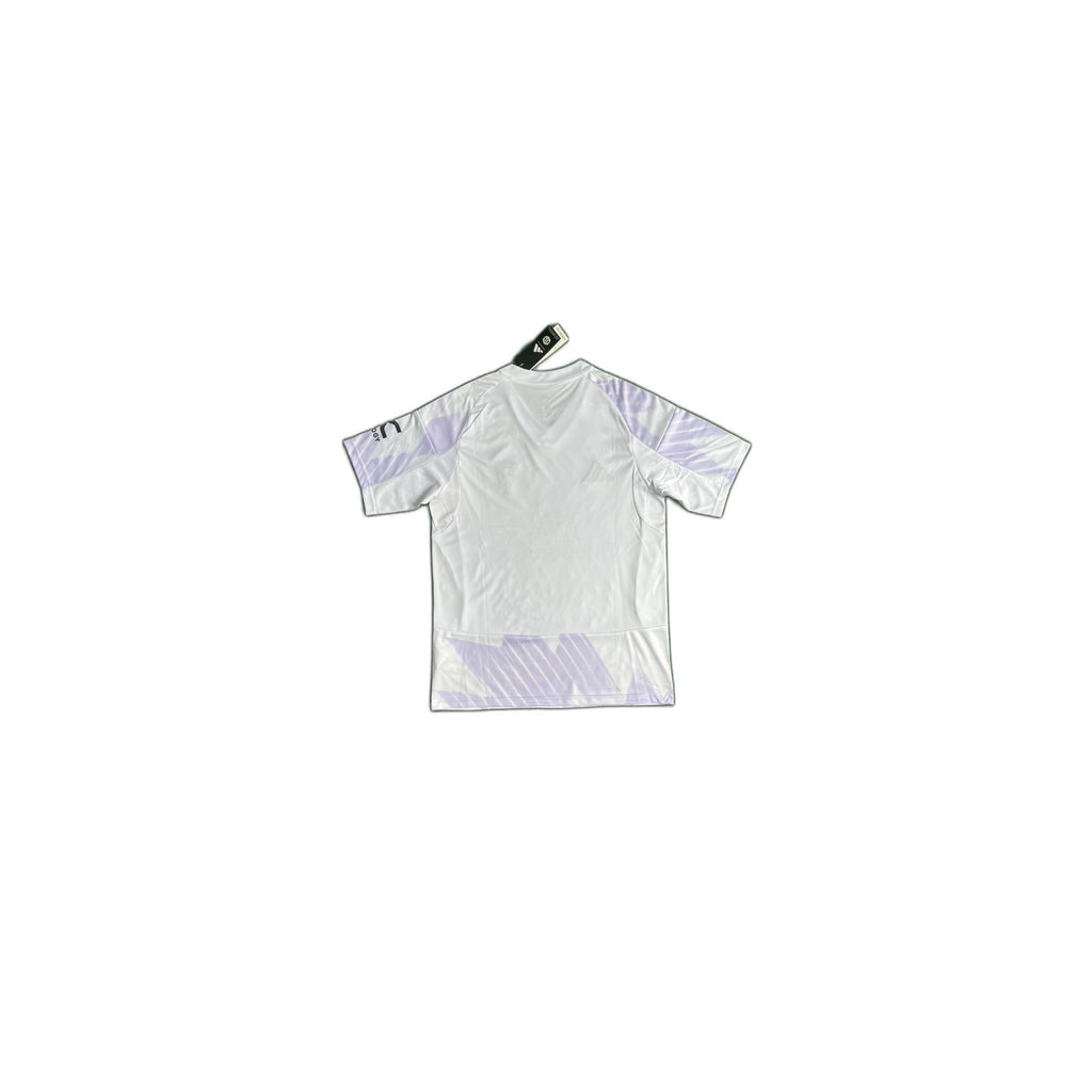 Manchester United – White & Lilac Away 2025/2026